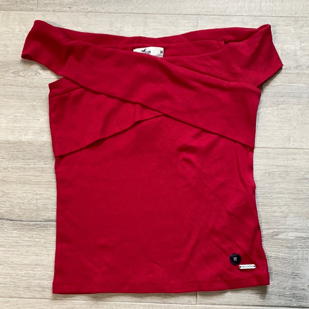 Hollister top